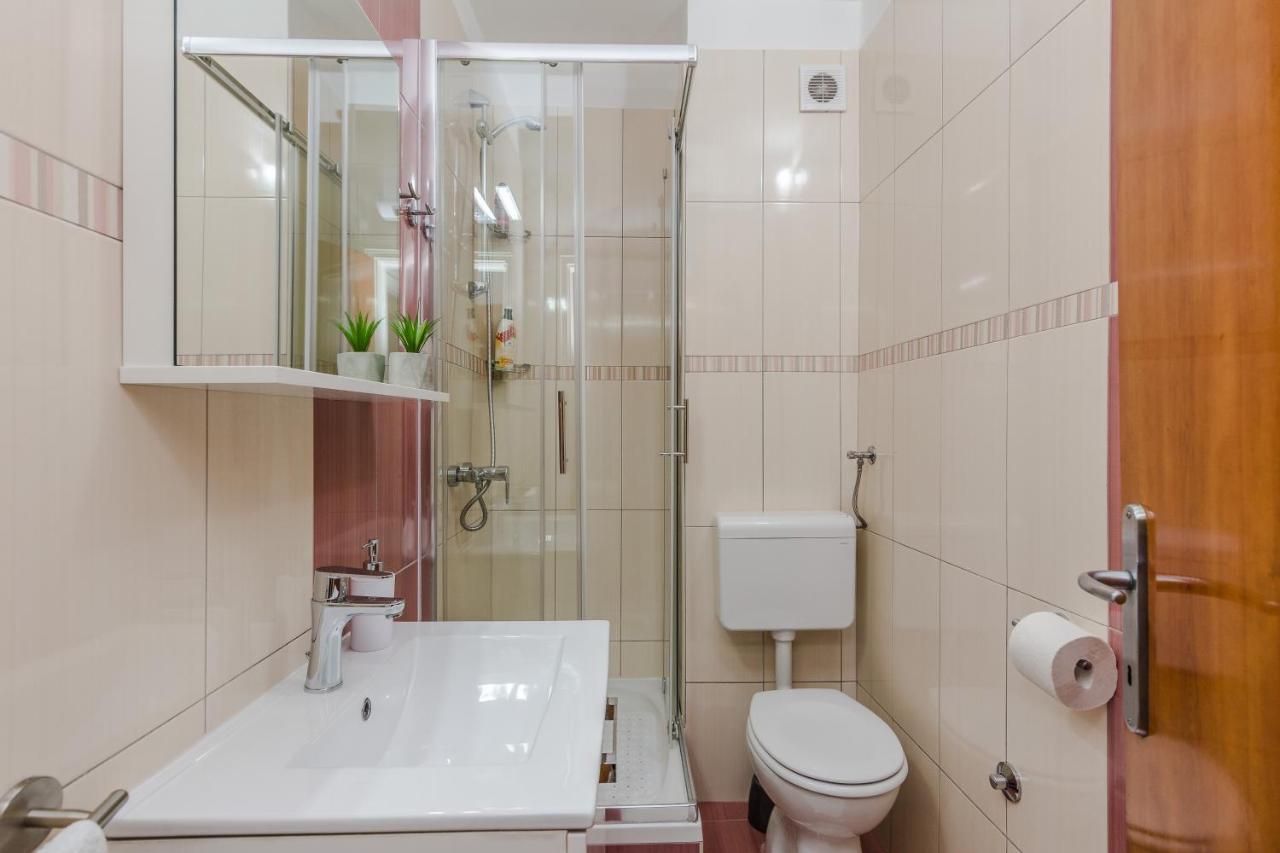 Neva Room With Private Bathroom Zadar Exterior foto